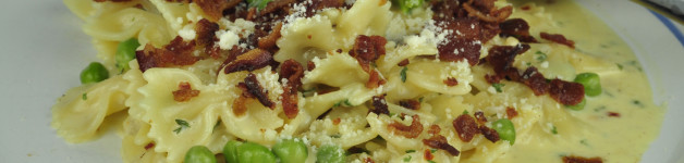 Creamy Pasta and Bacon Carbonara with Peas