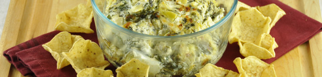 Cheesy Baked Spinach Artichoke Dip