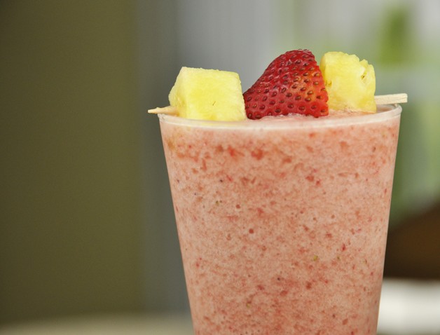 Strawberry Pineapple Smoothie Recipe (Dairy Free)