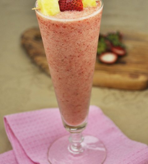 Strawberry Pineapple Smoothie Recipe (Dairy Free)