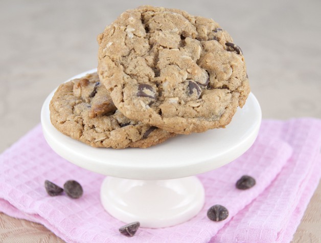Peanut Butter Chocolate Chip Oatmeal Cookies Recipe made with whole wheat flour