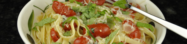 20 Minute One Pot Pasta with Fresh Tomatoes and Basil Recipe. Healthy and light!