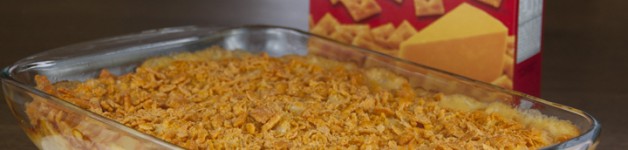 Cheez-it Macaroni and Cheese Recipe. Creamy mac & cheese dinner topped with cheez-it topping instead of bread crumbs. Great dinner, lunch, or potluck idea.
