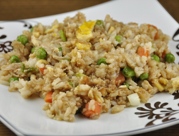 Chinese Fried Rice with Chicken. Great Asian dish and better than takeout! www.wishesndishes.com