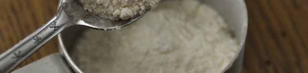 How to accurately measure flour when baking www.wishesndishes.com