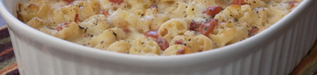 Italian Margarita Macaroni and cheese recipe for a party, appetizer, or vegetarian main course www.wishesndishes.com