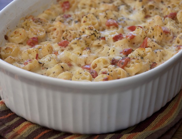 Italian Margarita Macaroni and cheese recipe for a party, appetizer, or vegetarian main course www.wishesndishes.com