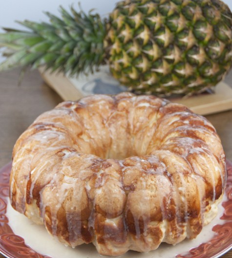 This pineapple and coconut Hawaiian bubble bread (pull-apart bread, or monkey bread) is one of the easiest and best tasting recipes for breakfast, brunch, snack, or dessert!