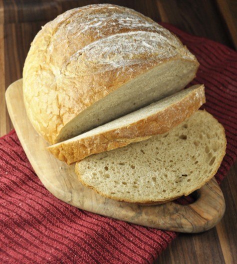 A recipe for easy, round Artisan Rye Bread - perfect for your morning toast or your favorite sandwich.