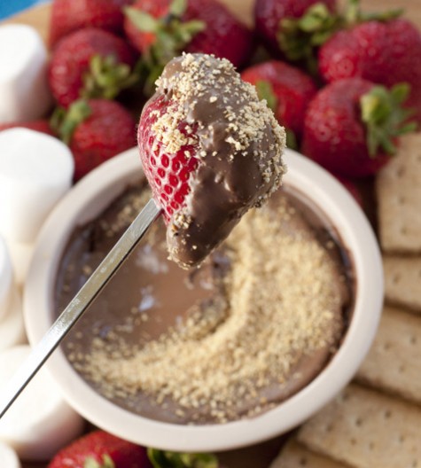 Crock Pot S'mores Fondue Dip for dessert served along with your favorite dippers.