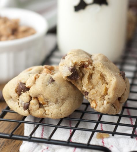 Easy, Thick, Chewy Chocolate Chip Peanut Butter Cookies recipe with crunchy honey roasted peanuts that you will fall in love with. These are crispy around the edges and soft and gooey on the inside.