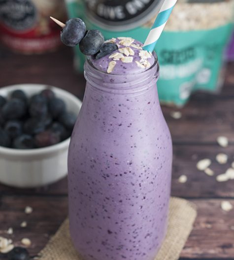 This creamy, healthy Blueberry Muffin Smoothie recipe has the delicious tastes of blueberry and oatmeal all in one healthy, wholesome breakfast smoothie!