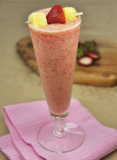Strawberry Pineapple Smoothie Recipe (Dairy Free)
