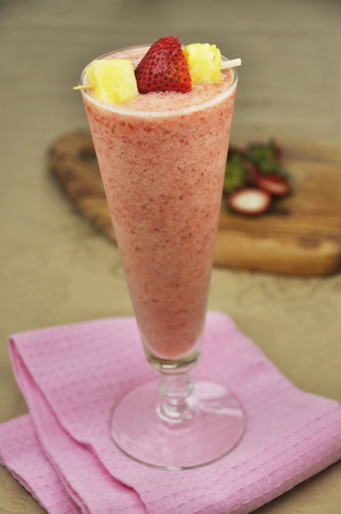 A vegan, gluten-free, Dairy-Free Strawberry Pineapple Smoothie is a healthy alternative for breakfast and so easy to make!