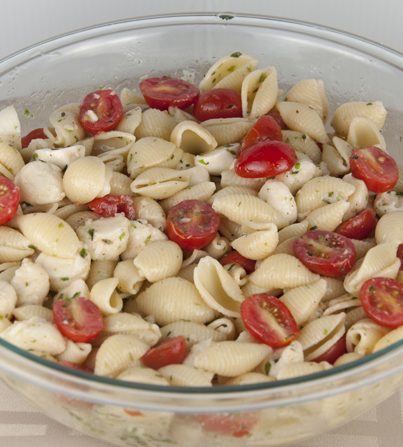 Caprese Pasta Salad Recipe that is great for any BBQ or party where you need to feed a crowd. Easy!