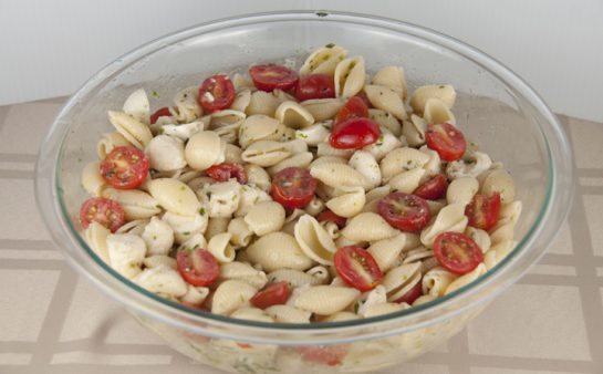 Caprese Pasta Salad Recipe that is great for any BBQ or party where you need to feed a crowd. Easy!