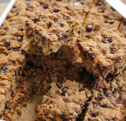 Dark Chocolate and Oatmeal Cookie Bars Recipe. Healthy!
