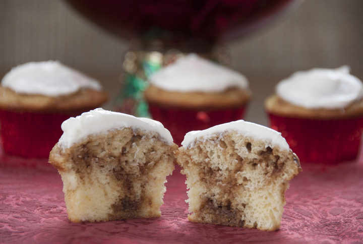 Cinnamon Bun Cupcakes recipe for moist vanilla cupcakes with a cinnamon sugary swirl, topped with a sweet buttery icing and rich cream cheese frosting are the perfect Christmas dessert!