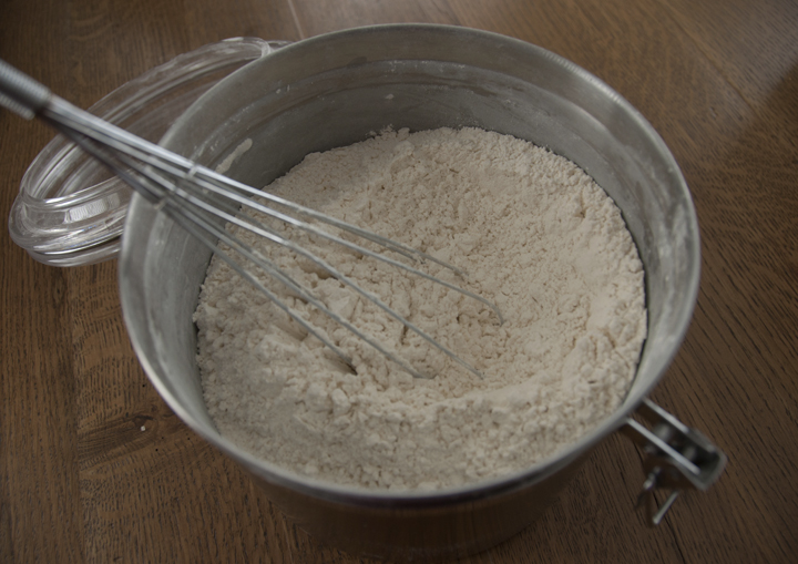 How to accurately measure flour when baking  www.wishesndishes.com
