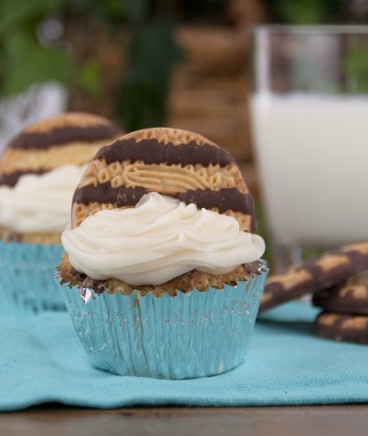 Keebler Fudge Stripe Cookie Cupcake Recipe www.wishesndishes.com