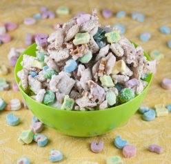 Leprechaun Bait Chex Mix Recipe for St. Patrick's Day holiday www.wishesndishes.com