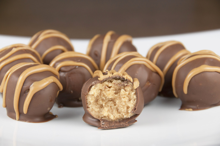 Chocolate Peanut Butter Cake Truffles - The Gold Lining Girl