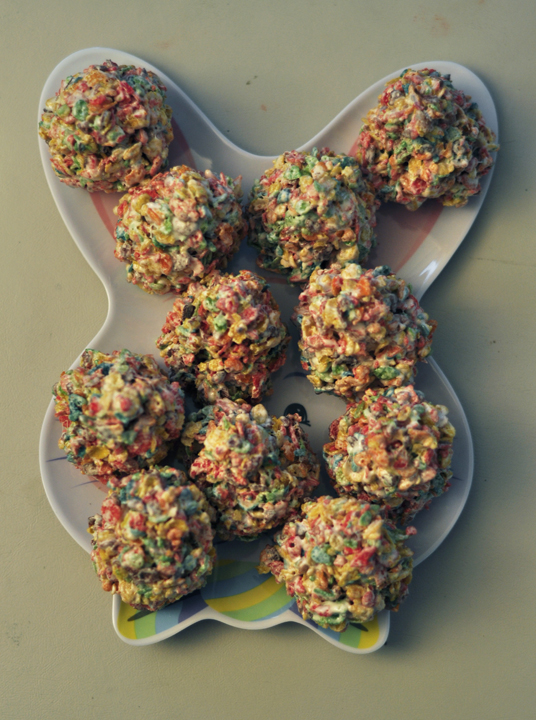 Fruity Pebbles Easter Eggs no-bake dessert recipe for the holidays. Easy and fun for kids!