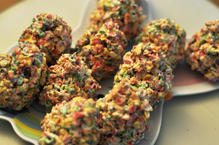 Fruity Pebbles Easter Egg no-bake dessert recipe for the holidays. Easy and fun for kids!
