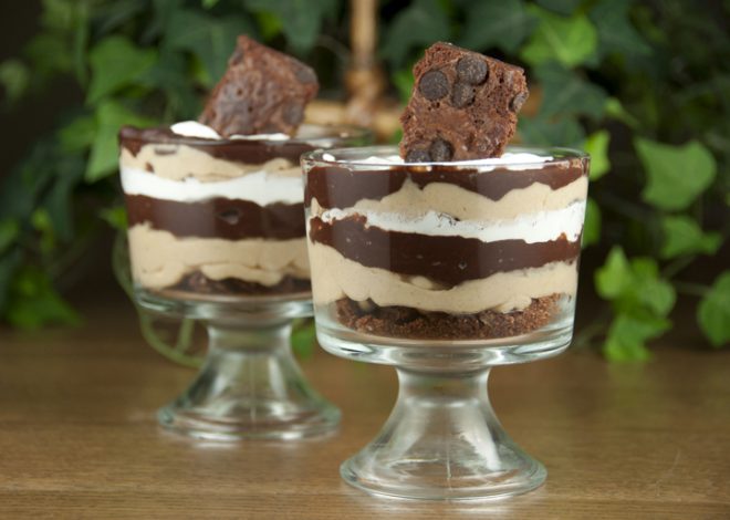 Brownie Brittle Chocolate Peanut Butter Parfaits | Wishes and Dishes