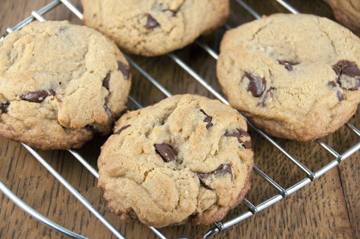 bake chocolate chip cookies