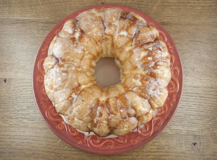 This pineapple and coconut Hawaiian bubble pull-apart bread (also known as monkey bread) is one of the easiest and best tasting recipes for breakfast, brunch, midday snack, or dessert!
