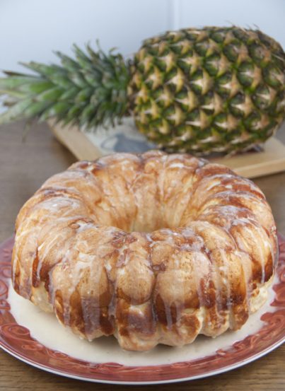 This pineapple and coconut Hawaiian bubble bread (pull-apart bread, or monkey bread) is one of the easiest and best tasting recipes for breakfast, brunch, snack, or dessert!