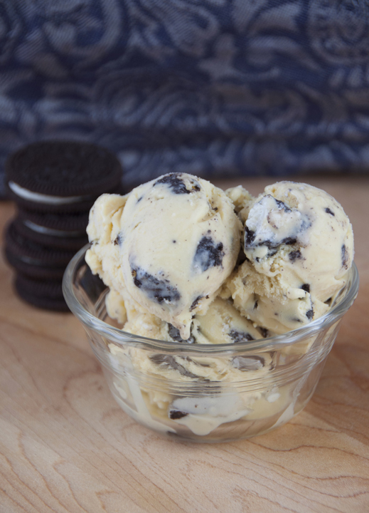 Creamy, rich homemade vanilla ice cream with chunks of Oreo cookies throughout.  Perfect dessert for any time of the year. If you love Oreo ice cream, try this Cookies and Cream Ice Cream!