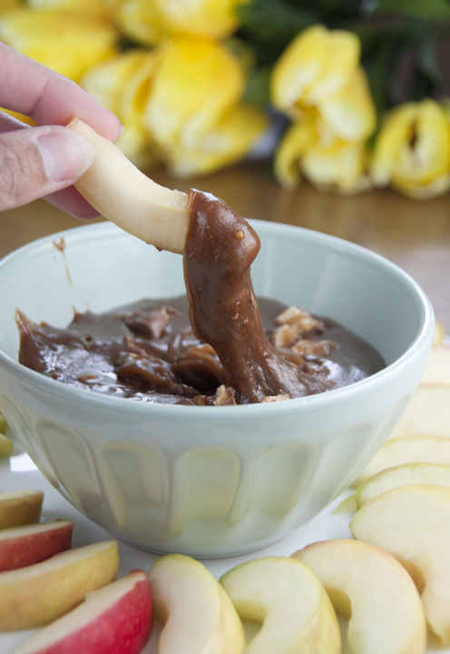 Save leftover fun-sized Halloween candy Bars and turn them into Snickers Caramel Apple Dip! A fun and easy fall treat!