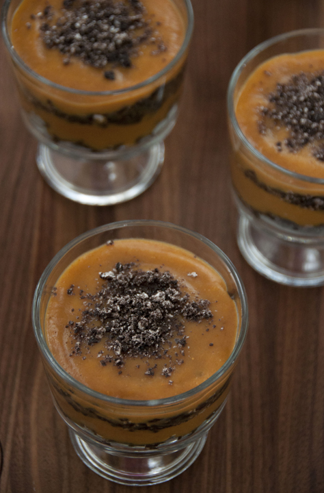 This is a lower calorie autumn pudding parfaits dessert. It encompasses all the flavors of fall spice, pumpkin and Oreo and makes an easy dessert for the holidays.