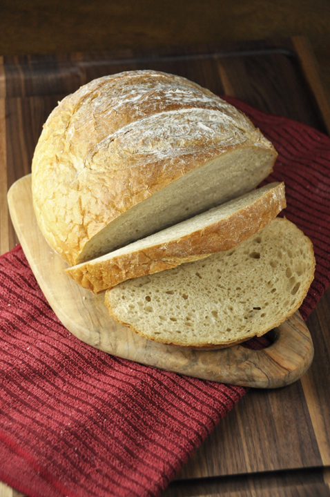  A recipe for easy, round Artisan Rye Bread - perfect for your morning toast or your favorite sandwich.
