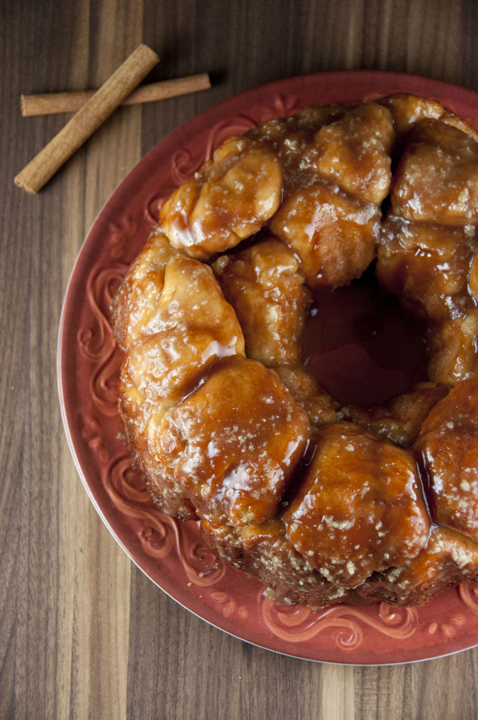 https://wishesndishes.com/images/2014/12/Cinnamon-Pull-Apart-Bread-Vanilla-Maple-Glaze-Recipe-3.jpg