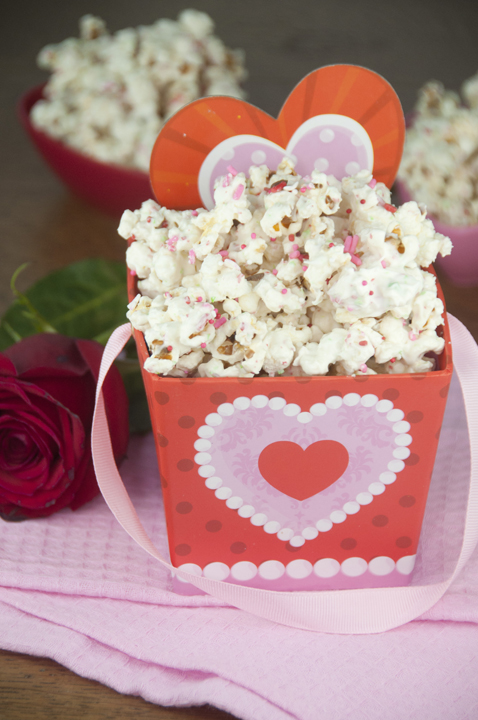 https://wishesndishes.com/images/2015/02/Sugar-Cookie-Popcorn-Recipe-1.jpg