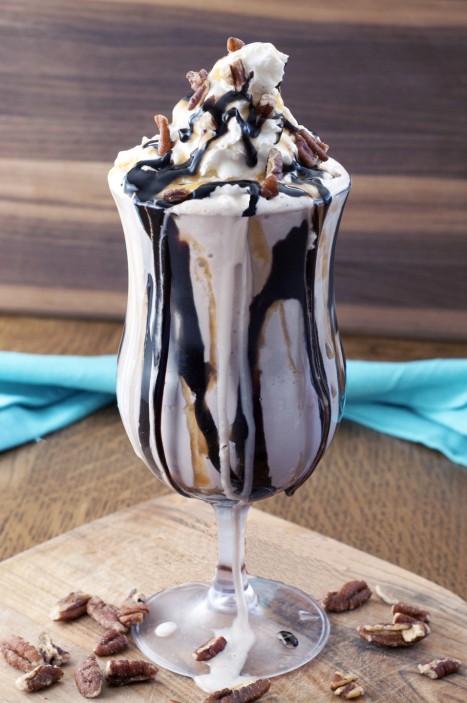 Turtle Coffee Milkshake recipe is brewed coffee, vanilla ice cream and chocolate sauce together in a creamy milkshake dessert.