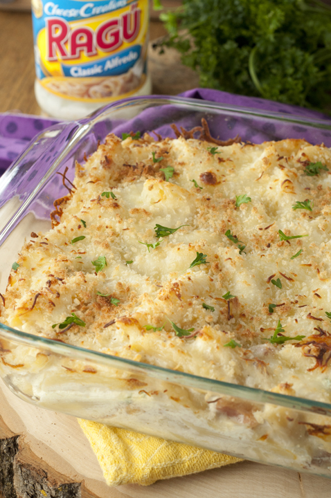 Creamy Baked Bacon Alfredo Pasta dish is a classic Italian comfort food recipe made with Alfredo sauce and a variety of cheeses.