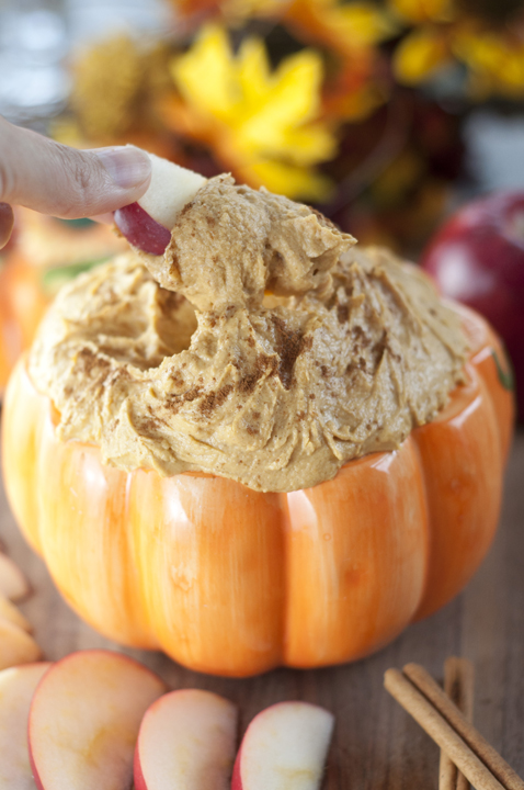 Peanut Butter Pumpkin Greek Yogurt Dip is healthy, packed full of protein, and has all the flavors of fall in one delicious fruit dip!