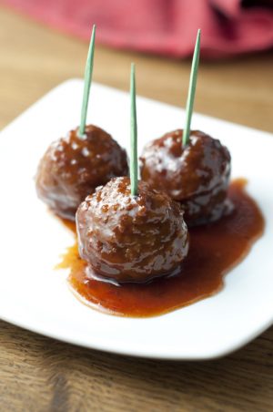 Slow Cooker Grape Jelly BBQ Cocktail Meatballs | Wishes and Dishes