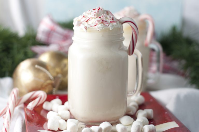 Белая горячая. Белый горячий шоколад. White hot Chocolate. Снег из белого шоколада.