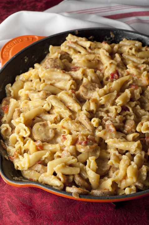 https://wishesndishes.com/images/2016/01/Cheesy-Chicken-Sausage-Pasta-Skillet-1.jpg