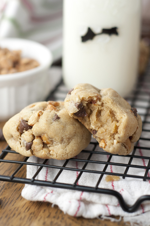 Easy, Thick, Chewy Chocolate Chip Peanut Butter Cookies recipe with crunchy honey roasted peanuts that you will fall in love with. These are crispy around the edges and soft and gooey on the inside. 