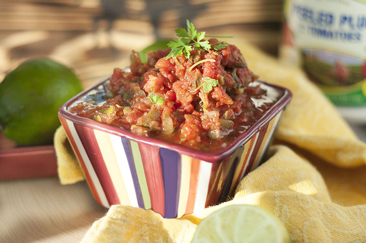 Five Minute Restaurant-Style Blender Salsa recipe is a simple and fresh homemade salsa perfect for any time you want a great appetizer, snack or sauce for a party or Mexican night!
