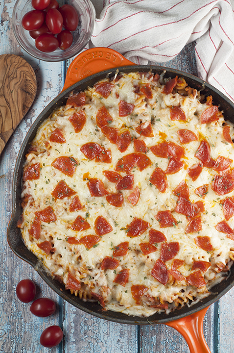 One Pan Pizza Pasta Casserole {Wishes & Dishes}