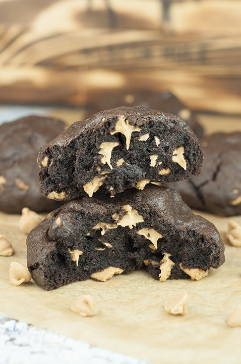 To die for Bakery-Style Dark Chocolate Peanut Butter Chip Cookies. This recipe is a fabulous copy-cat version of my favorite giant cookies from Levain bakery and just as good!