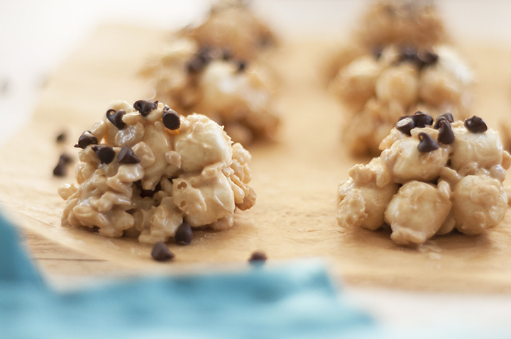 No-Bake Avalanche Cookies are made with Rice Krispies cereal, marshmallows, creamy peanut butter, and white chocolate for the ultimate easy cookie recipe! They make for a great gluten-free holiday dessert!