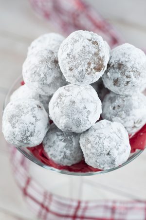 Easy Christmas Rum Balls  Wishes and Dishes